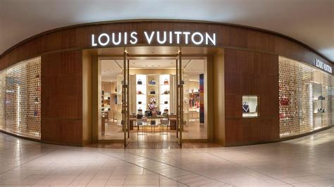 louis vuitton calgary hours|chinook calgary opening times.